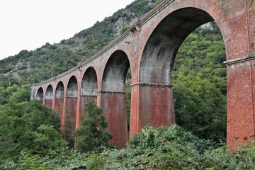 Fototapeta na wymiar San Severino - Arcate del ponte ferroviario sul Mingardo