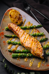 Cooked asparagus with salmon and lemon