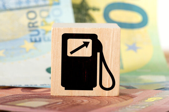 Euro Geldscheine und Preise für die Kraftstoffe
