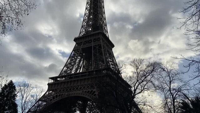 Paris Eiffel Tower Tilt up shot
France paris Eiffel Tower, December 2021
