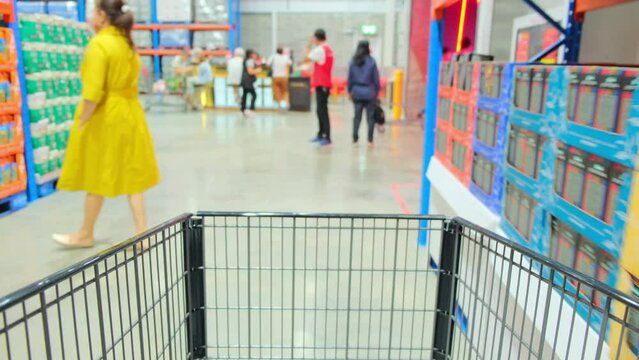 4K : Hyperlapse of cart in supermarket, a lot of people in the supermarket. consumer timelapse. consumption concept
