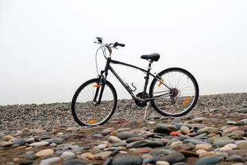Fototapeta bicycle on the empty rocky beach obraz