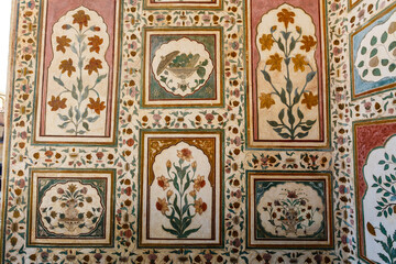 Fototapeta na wymiar Rich decorated exterior of Amber Fort, Jaipur, Rajasthan, India, Asia