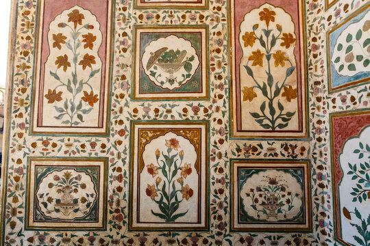 Rich decorated exterior of Amber Fort, Jaipur, Rajasthan, India, Asia