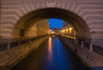 Fototapeta na wymiar View of the canal in historical center of Saint Petersburg