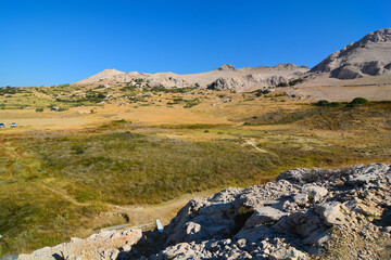 panorama arido nei pressi spiaggia di Rucica isola di Pag Croazia