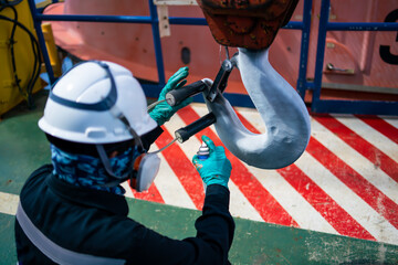 Check for cracks in crane hooks by permanent magnet method MAGNETIC PARTICLE TEST.