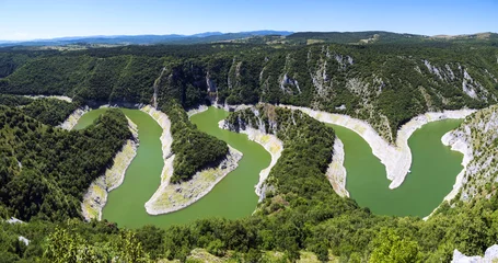 Selbstklebende Fototapeten Meanders of Uvac river in Serbia © Fyle