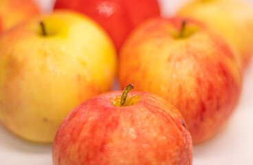 red apples