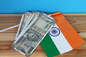 Indian five hundred rupee bills and the Indian flag.    