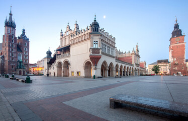 Fototapeta premium Krakow. Market square in the night lights at sunrise.