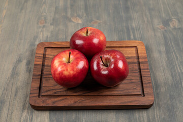 Juicy apples on a wooden cutting board