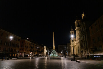 Fototapeta na wymiar Architecture details in Rome at nighttime
