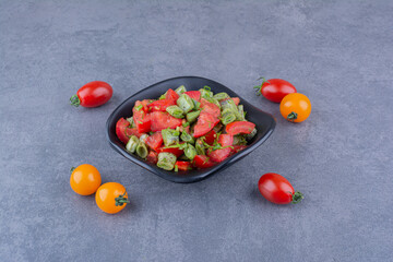 Salad with chopped tomato and green beans