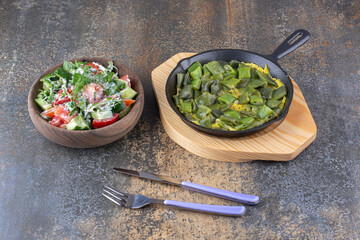 Chopped green beans cooked with eggs