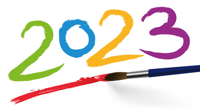 Concept artistique pour une carte de voeux, avec l’année 2023 écrite de différente couleurs avec un pinceau, sur un fond blanc.