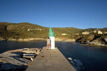 près d'un phare sur la jetée - Haute-Corse