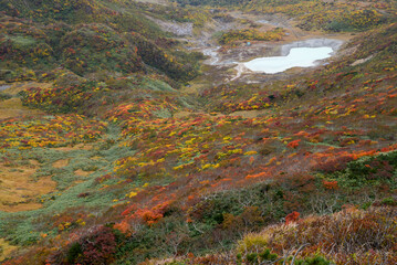 栗駒山の紅葉・昭和湖周辺の景観