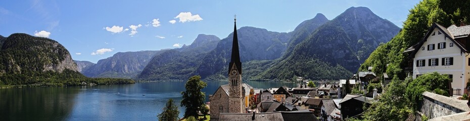 Hallstatt lake in the Austrian alps © Salty|snow Photography/Wirestock Creators