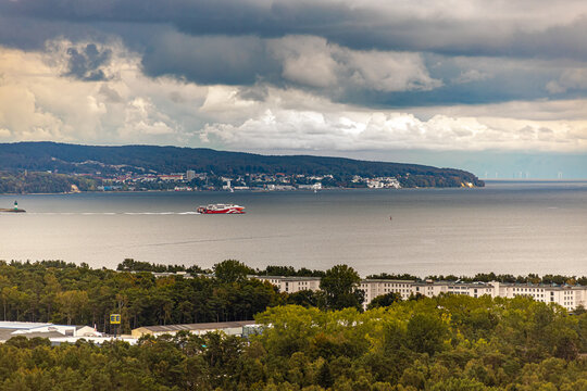 F&auml;hre auf der Ostsee am Hafen Sassnitz Mukran auf der Insel R&uuml;gen