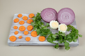 Obraz na płótnie Canvas Boiled egg with sliced onion and carrot