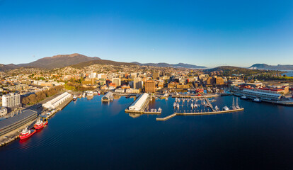 Naklejka premium Hobart CBD and Waterfront in Tasmania Australia