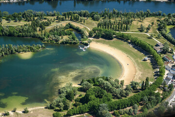 vue aérienne de la plage à la Base de loisirs de Verneuil sur Seine en France