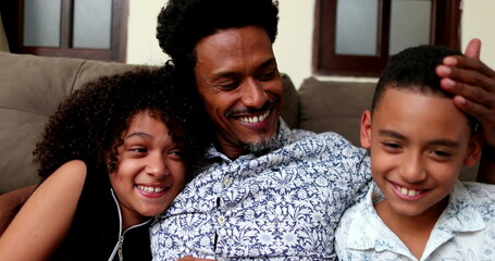 Obraz premium African father and children love and affection. Brazilian dad hugging son and daughter