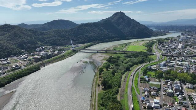 岐阜城と綺麗な長良川風景