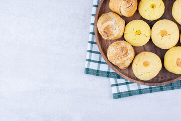 Two kinds of cookies on wooden plate