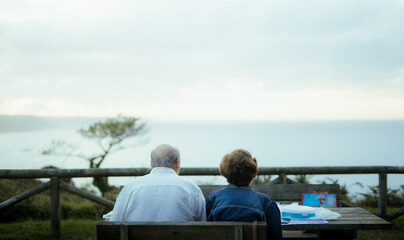 Fototapeta premium Elderly ancient people sitting in front of the sea