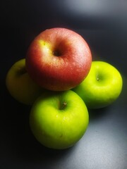 red apples