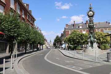 Fototapeta na wymiar La rue des Sergents et l'horloge Dewailly et Marie-sans-chemise, ville de Amiens, département de la Somme, France