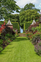 englische Parklandschaft im Sommer