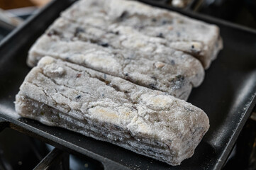 ホットサンドメーカーで焼けた豆餅