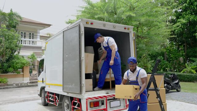 moving house worker dropped the box and he was arguing.
