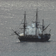 Obraz premium Arrivée dans le port Lympia à Nice du plus grand voilier en bois du monde. Le götheborg est un navire suédois qui a accosté quelques jours sur la Côte d'Azur