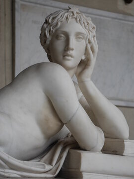 Scultura nel cimitero monumentale di Pisa