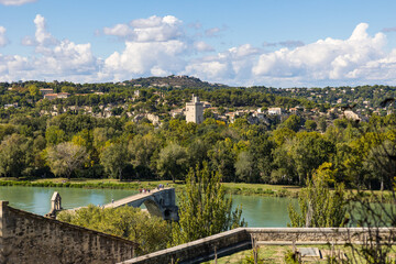 Fototapeta na wymiar Tour Philippe-le-Bel à Villeneuve-lès-Avignon depuis le Jardin des Doms à Avignon
