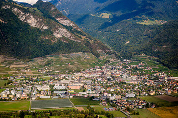 Fototapeta na wymiar Survole de la Suisse et des Alpes en petit avion