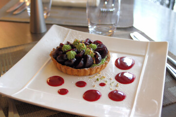 Tartelette aux cerises et crème à la pistache