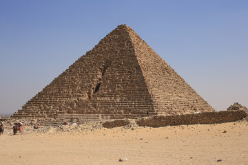 Fototapeta na wymiar Pyramids with cairo in background