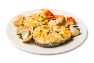 Merluza con almejas y langostinos