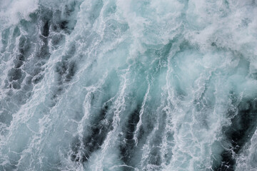 Fototapeta na wymiar Waves in the ocean from a ship 