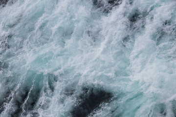 Obraz na płótnie Canvas Waves in the ocean from a ship 