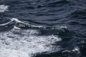 Fototapeta premium Waves in the ocean from a ship 