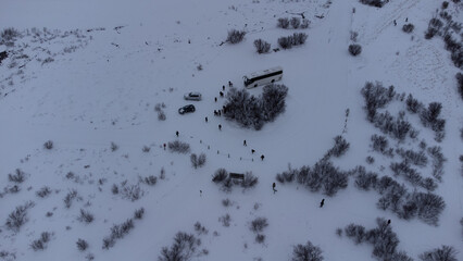 Paisaje nevado blanco y negro, dron
