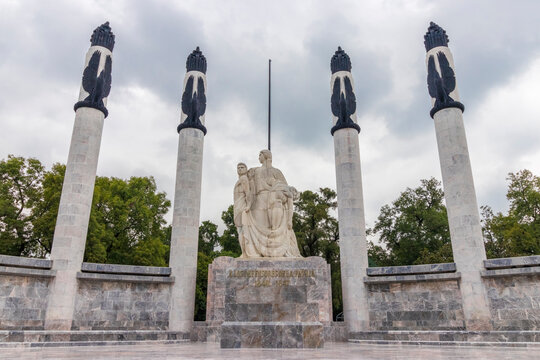 Fuente de la Diana Cazadora (La flechadora de las estrellas del norte), (Diana the Huntress Fountain), Mexico City, Mexico.
