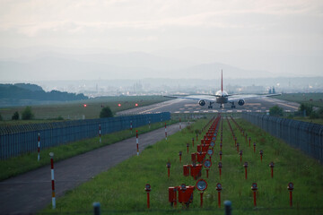 離陸する飛行機
