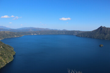 青い静かな湖　摩周湖
